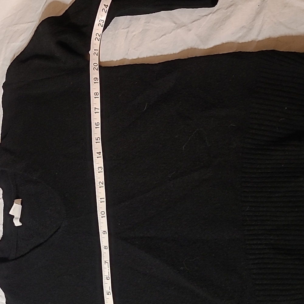 H&M Sweater - Picture 3 of 4